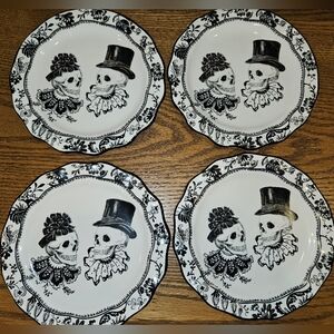 New Potter's Studio 8.5" Halloween Skulls Set/4 Dessert Salad Plates Gold Trim